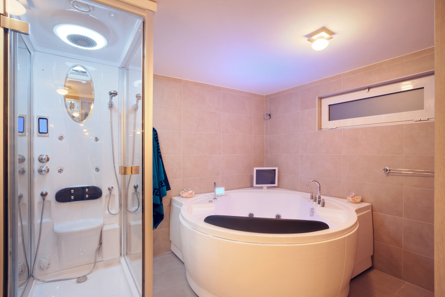 Guide complet pour acheter la cabine de douche hydromassante idéale pour votre salle de bain